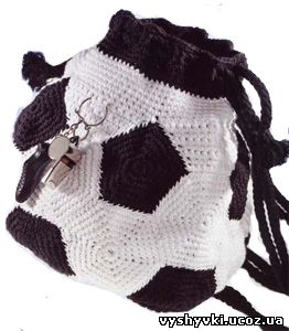 Рюкзак "Футбольный мяч", связанный крючком.