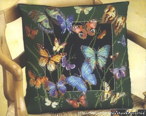 Подушка с бабочками